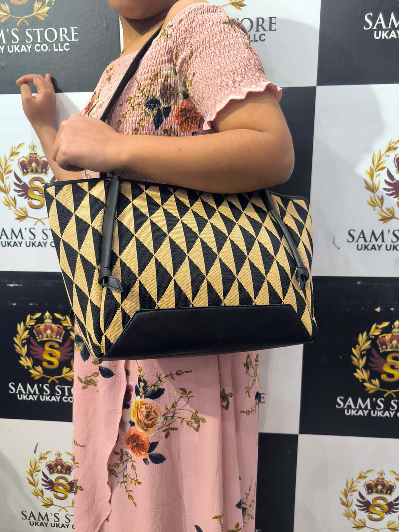 Elegant Diamond Pattern Shoulder Handbag