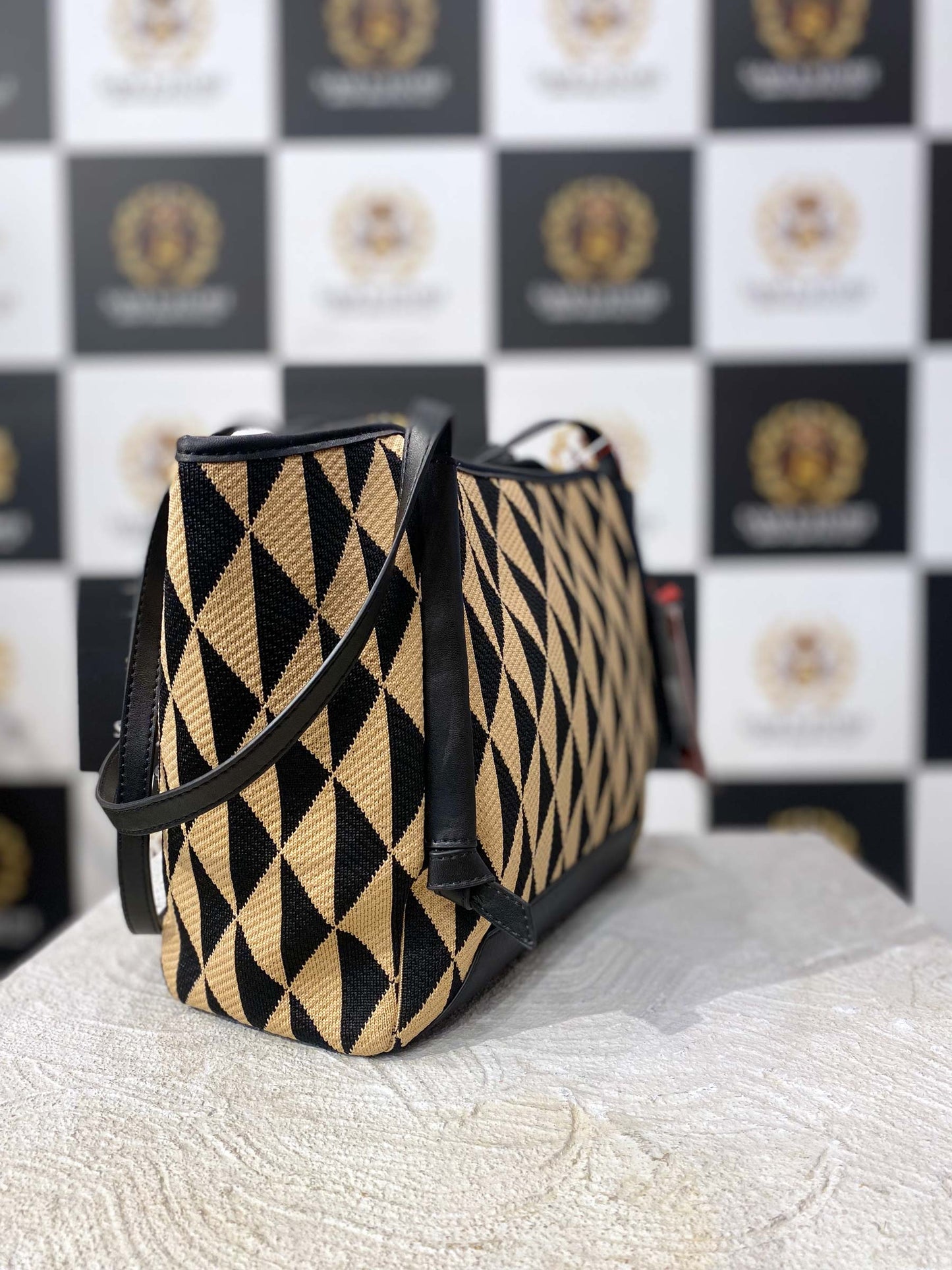 Elegant Diamond Pattern Shoulder Handbag