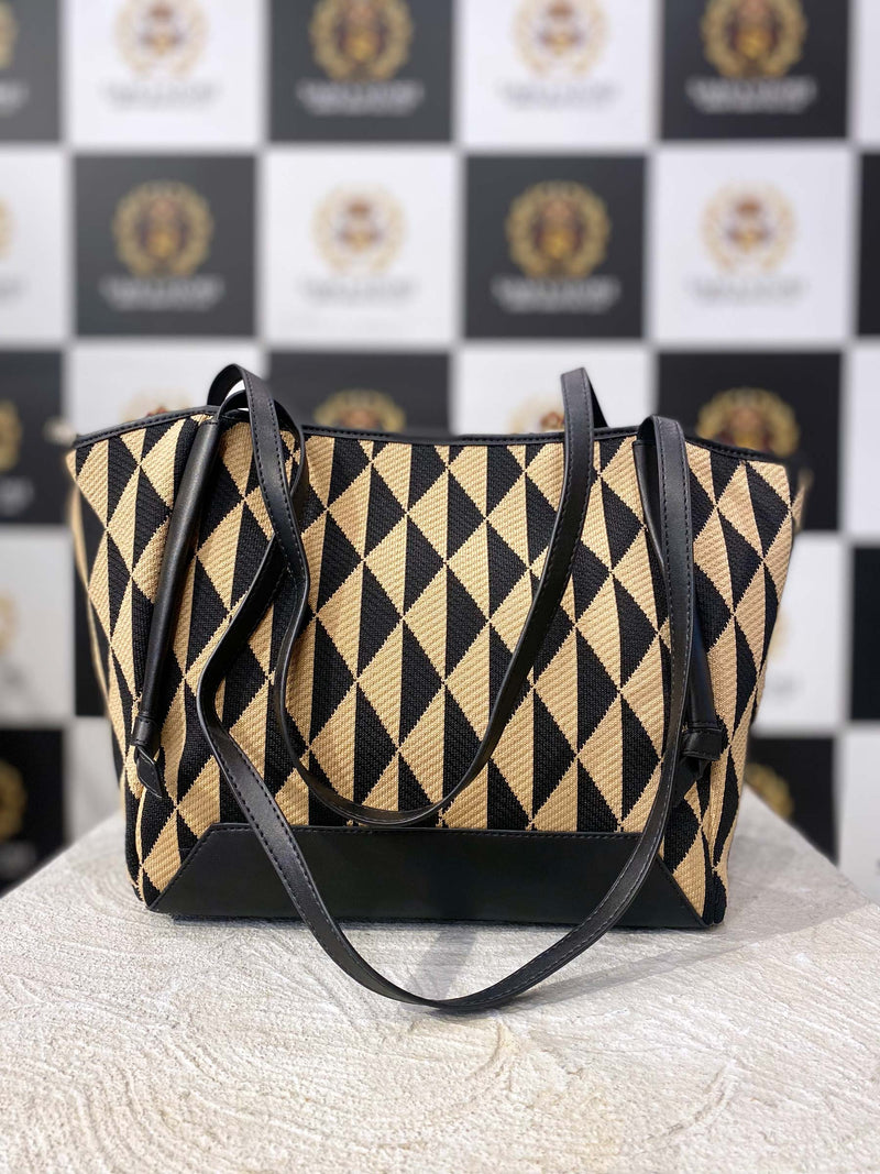 Elegant Diamond Pattern Shoulder Handbag