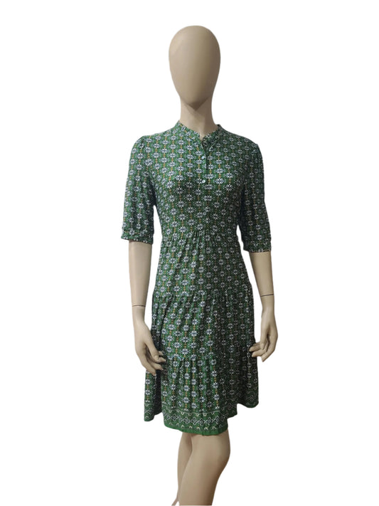 Ladies green printed mini dress with short sleeves – front view